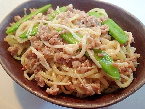 豚ミンチとえのきとスナップエンドウの焼きそば♬